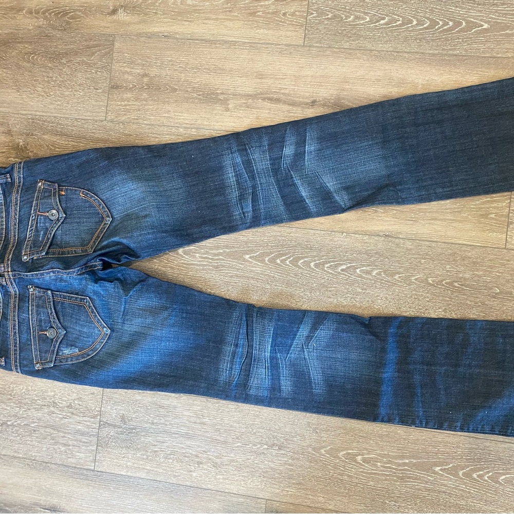Alloy size 9 with 37” inseam never worn bootcut with booty accentuating pockets